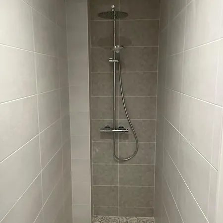 Récente Avec Piscine Intérieure Chauffée, 10 Personnes Villa