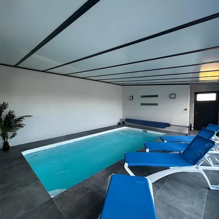 Villa Récente Avec Piscine Intérieure Chauffée, 10 Personnes