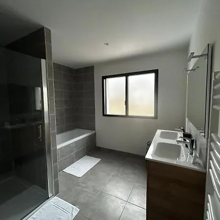 Récente Avec Piscine Intérieure Chauffée, 10 Personnes Saint-Jean-de-Monts