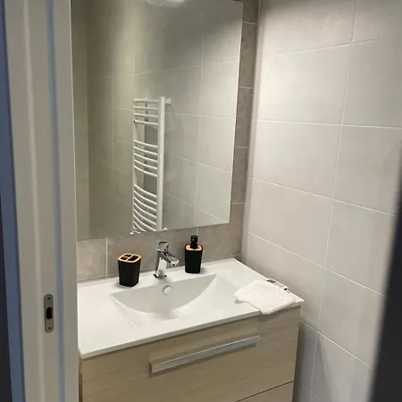 Récente Avec Piscine Intérieure Chauffée, 10 Personnes *