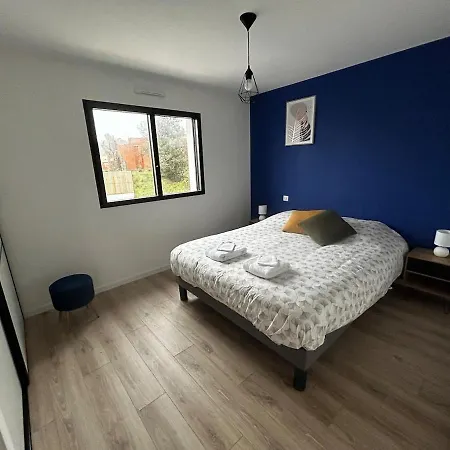 Récente Avec Piscine Intérieure Chauffée, 10 Personnes