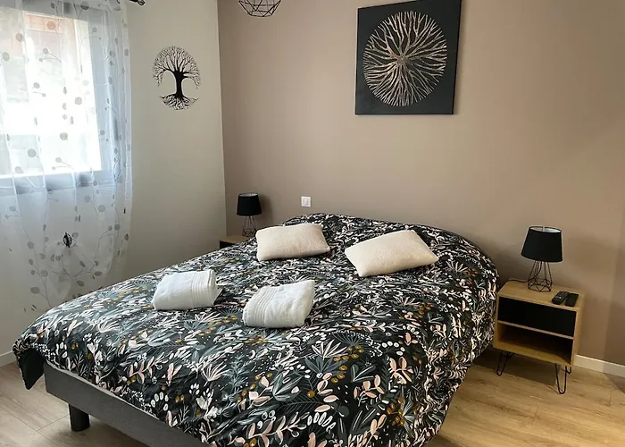 Recente Avec Piscine Interieure Chauffee, 10 Personnes Villa