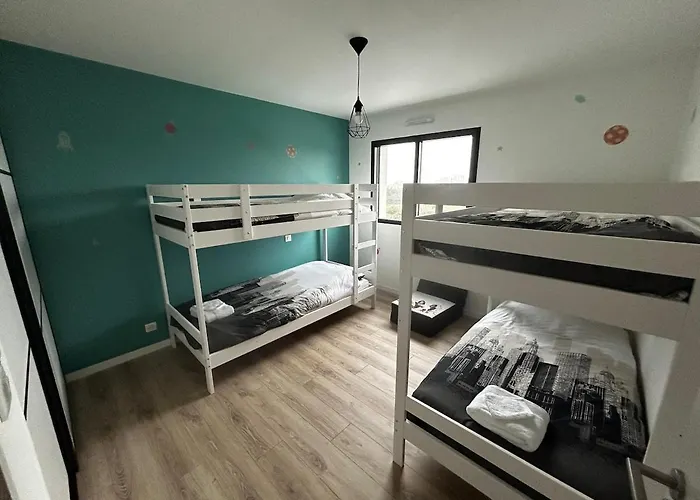 Villa Recente Avec Piscine Interieure Chauffee, 10 Personnes *