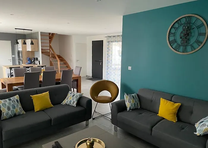 Villa Recente Avec Piscine Interieure Chauffee, 10 Personnes