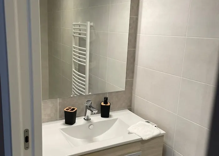 Recente Avec Piscine Interieure Chauffee, 10 Personnes *