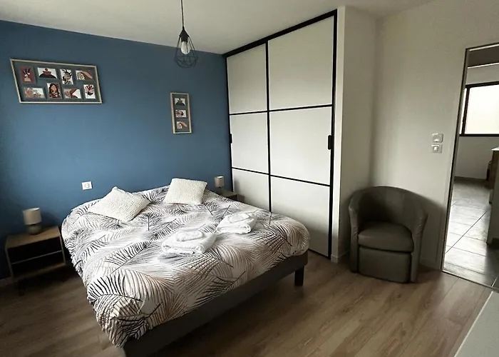 Villa Recente Avec Piscine Interieure Chauffee, 10 Personnes